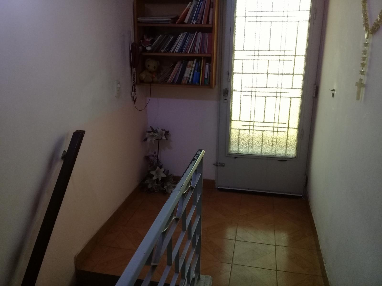 EXCELENTE DUPLEX 3 AMBIENTES, PROXIMO AV. MARQUEZ — foto 9