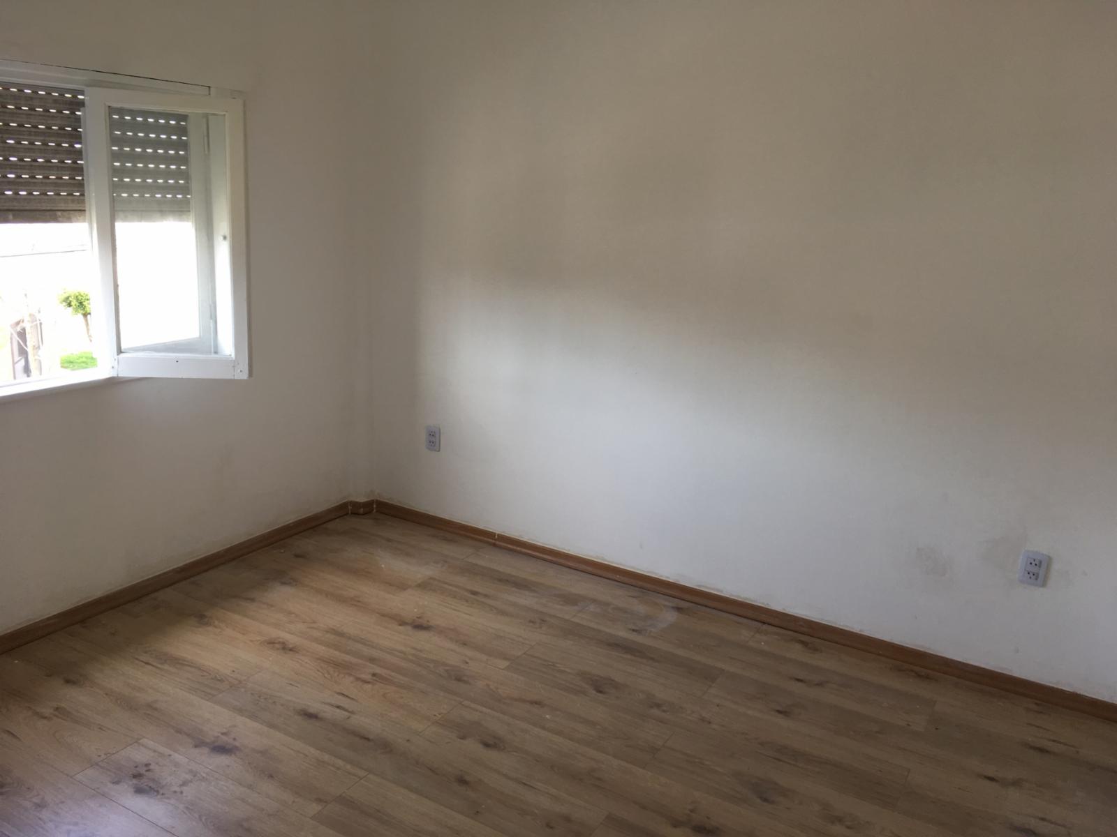 Ph 2 ambientes.Dormitorio, cocina-comedor, baño , patio. Proximo a la estacion Excelente estado