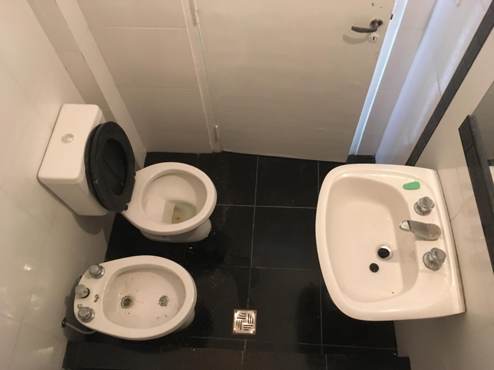 Ph 2 ambientes.Dormitorio, cocina-comedor, baño , patio. Proximo a la estacion Excelente estado — foto 3