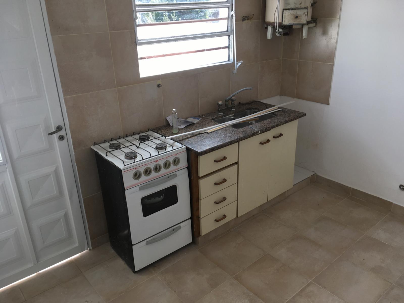 Ph 2 ambientes.Dormitorio, cocina-comedor, baño , patio. Proximo a la estacion Excelente estado — foto 4