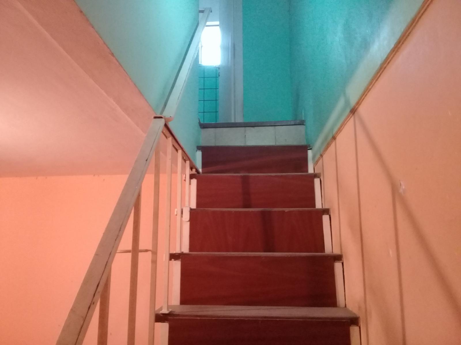 CASADE 3 AMBIENTES EN PLANTA ALTA,ENTRADA DE AUTO Y FONDO LIBRE. — foto 3