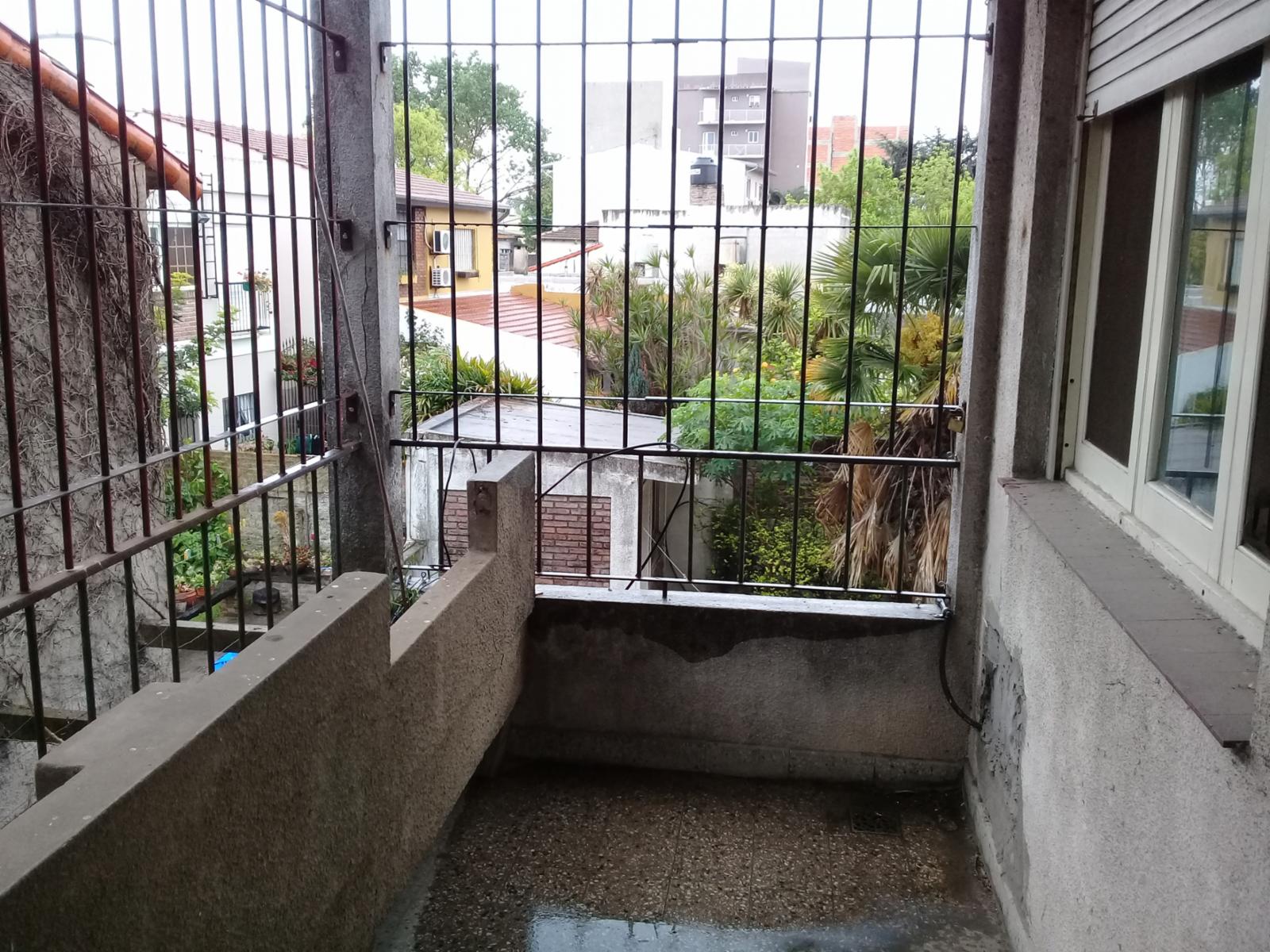 CASADE 3 AMBIENTES EN PLANTA ALTA,ENTRADA DE AUTO Y FONDO LIBRE. — foto 7