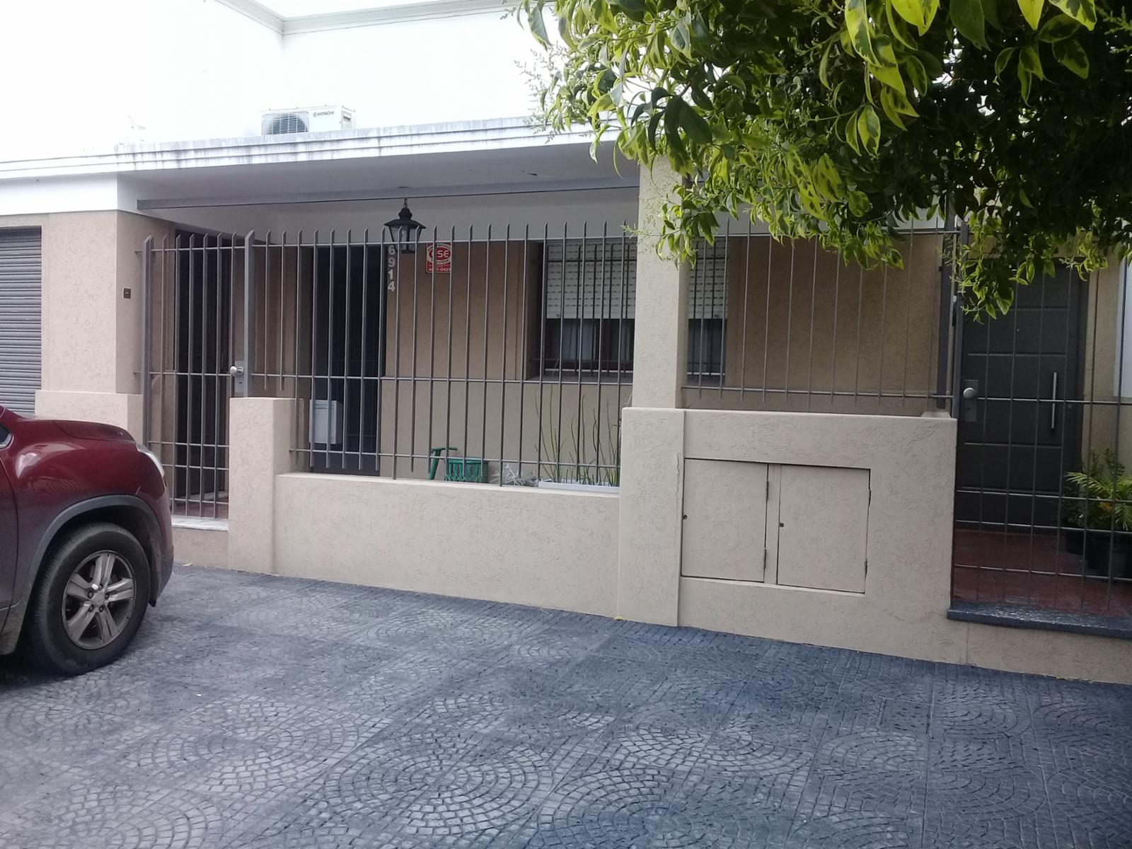 EXCELENTE PH DE 3 AMBIENTES CON FONDO Y QUINCHO,CON GARAGE CUBIERTO,