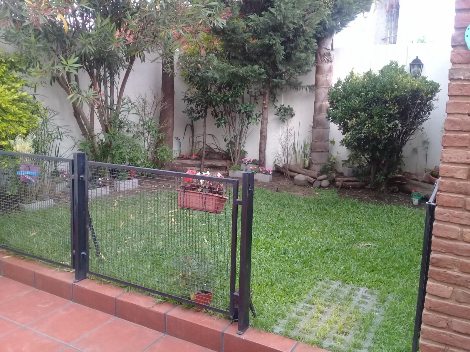 EXCELENTE PH DE 3 AMBIENTES CON FONDO Y QUINCHO,CON GARAGE CUBIERTO, — foto 6