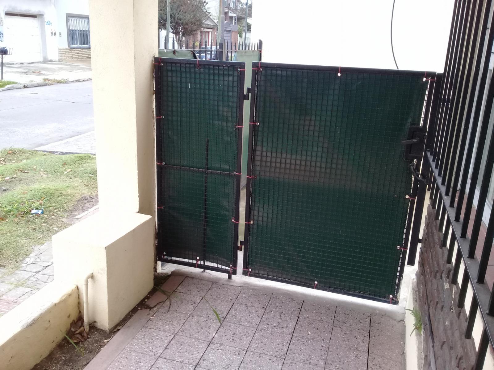 CASA 3 AMBIENTES CON ENTRADA DE AUTO MUY BUENA UBICACION — foto 3