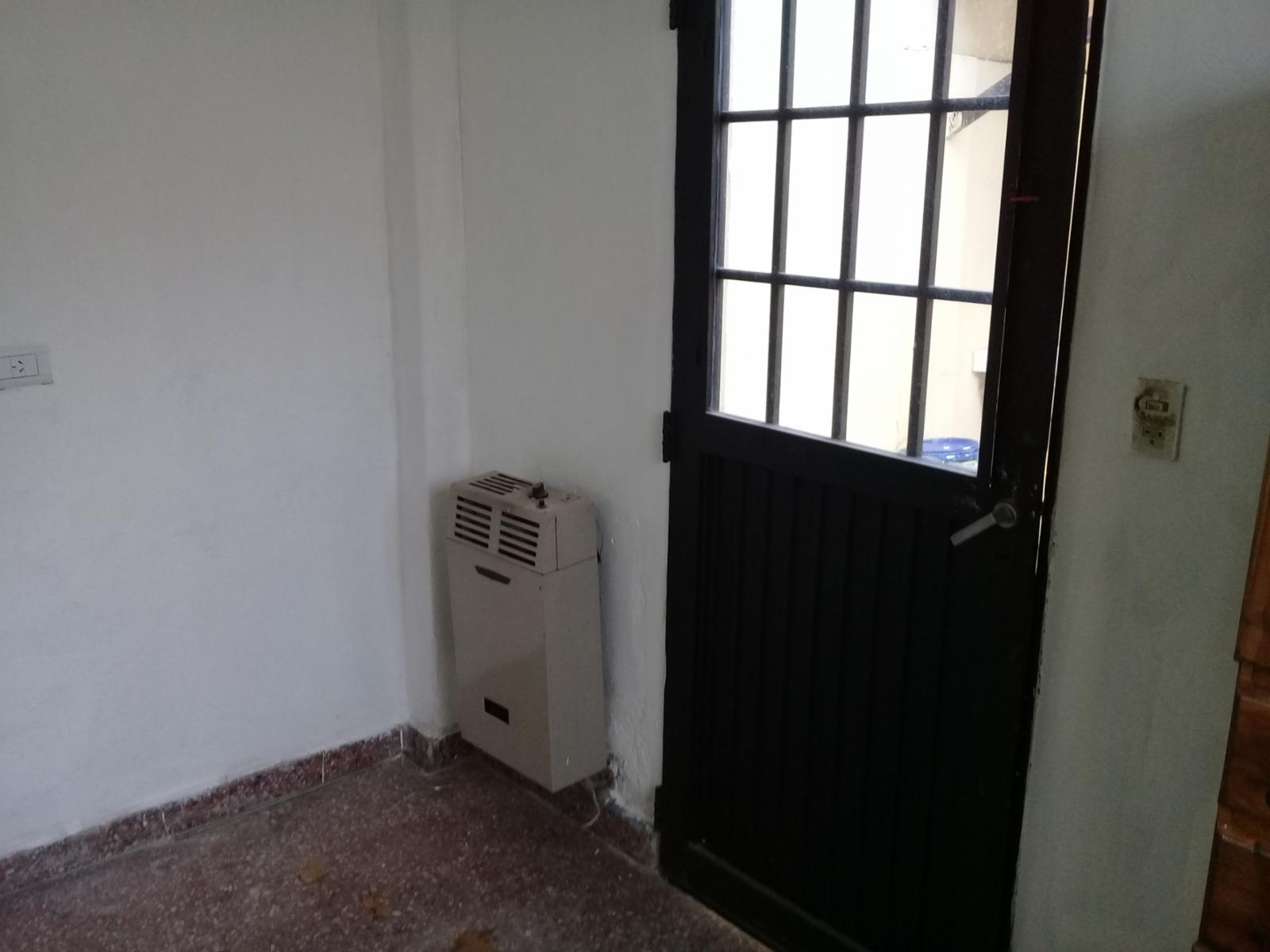 CASA 3 AMBIENTES CON ENTRADA DE AUTO MUY BUENA UBICACION — foto 5