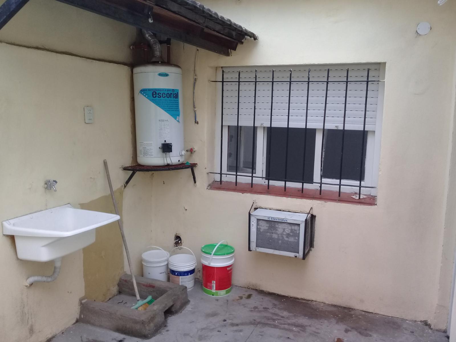 CASA 3 AMBIENTES CON ENTRADA DE AUTO MUY BUENA UBICACION — foto 7