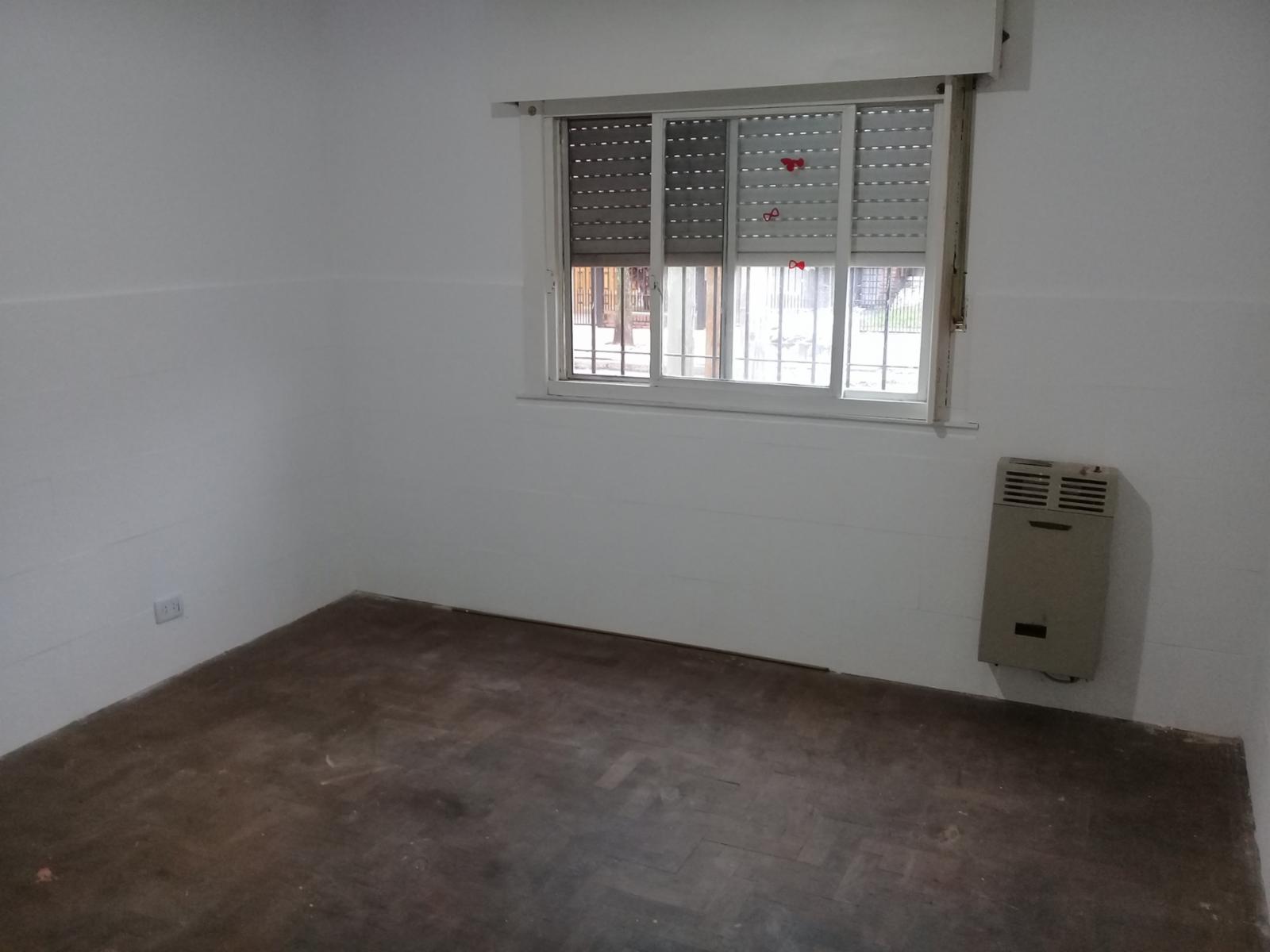 CASA 3 AMBIENTES CON ENTRADA DE AUTO MUY BUENA UBICACION — foto 13