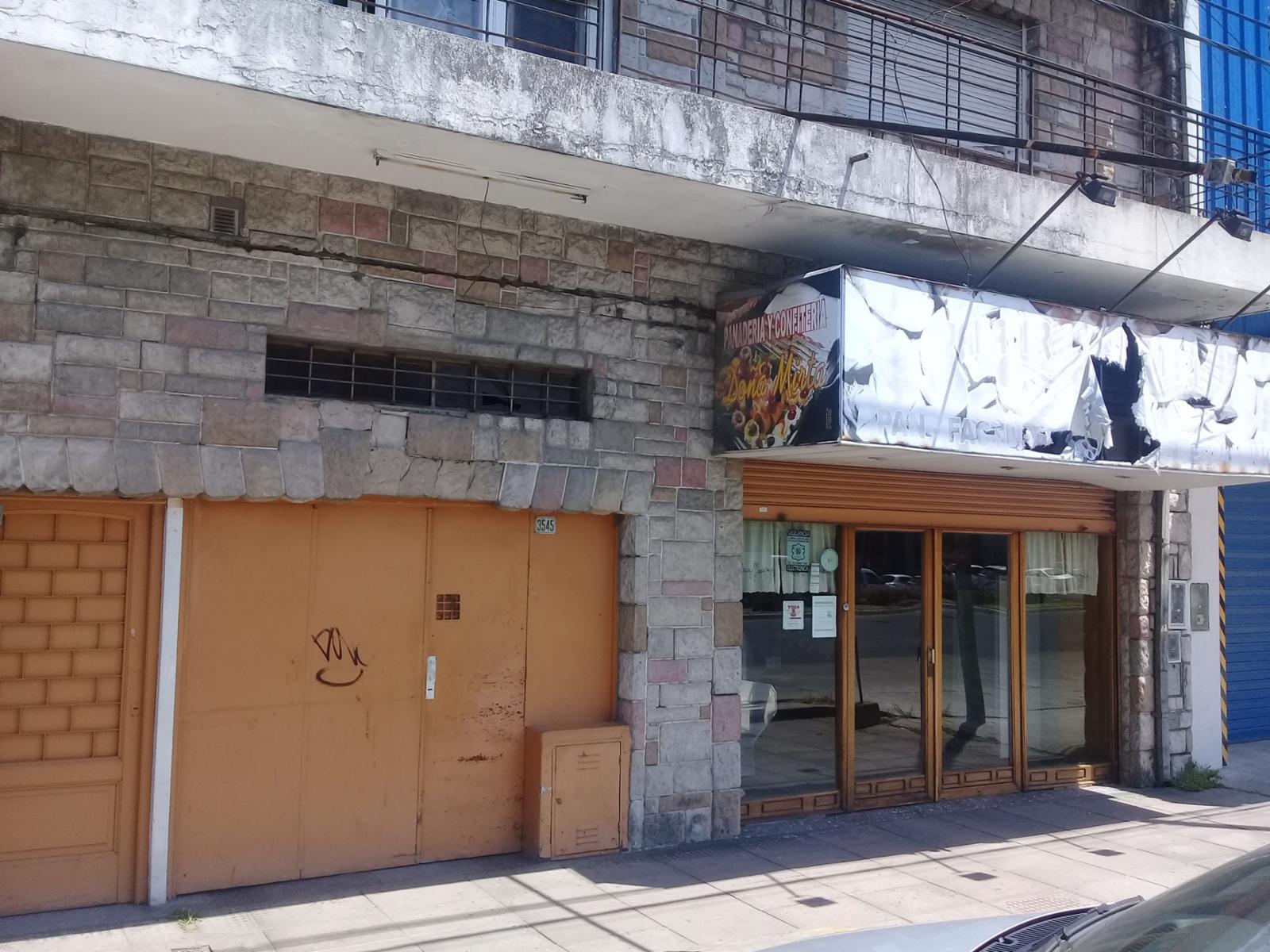Galpon , local y amplia vivienda 4 amb sobre avenida marquez — foto 2
