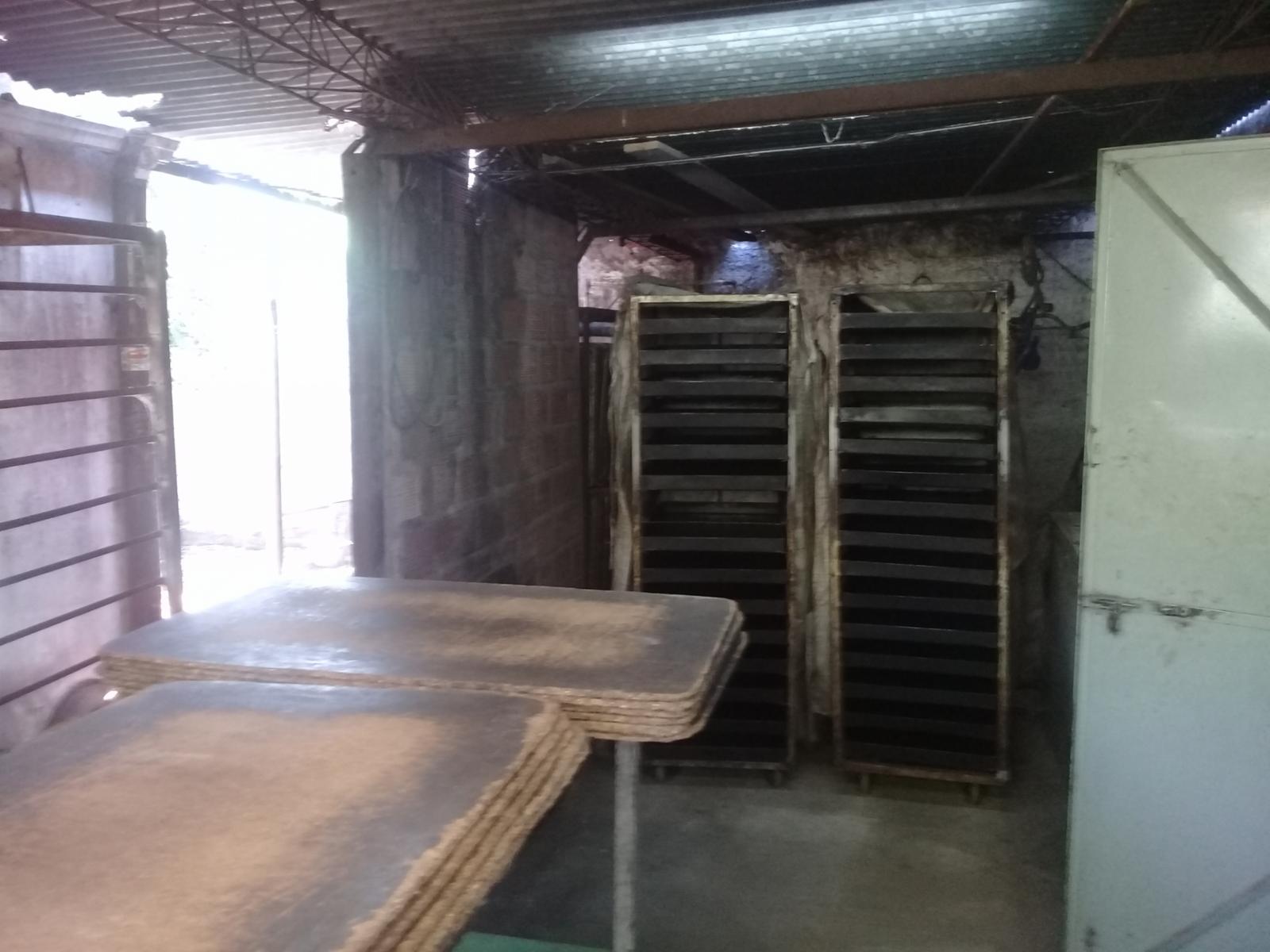 Galpon , local y amplia vivienda 4 amb sobre avenida marquez — foto 15
