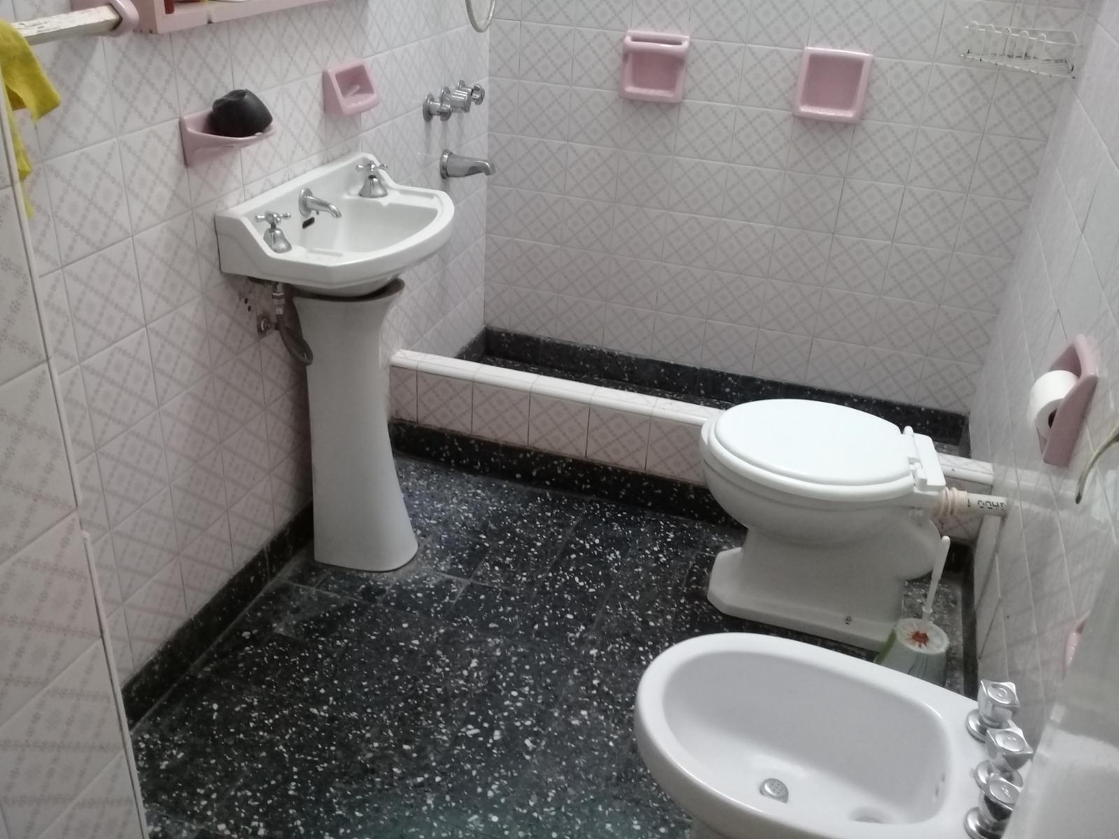 EXCELENTE CASA EN LOTE PROPIO A MTS DE AV. MARQUEZ Y CENTRO COMERCIAL. — foto 14