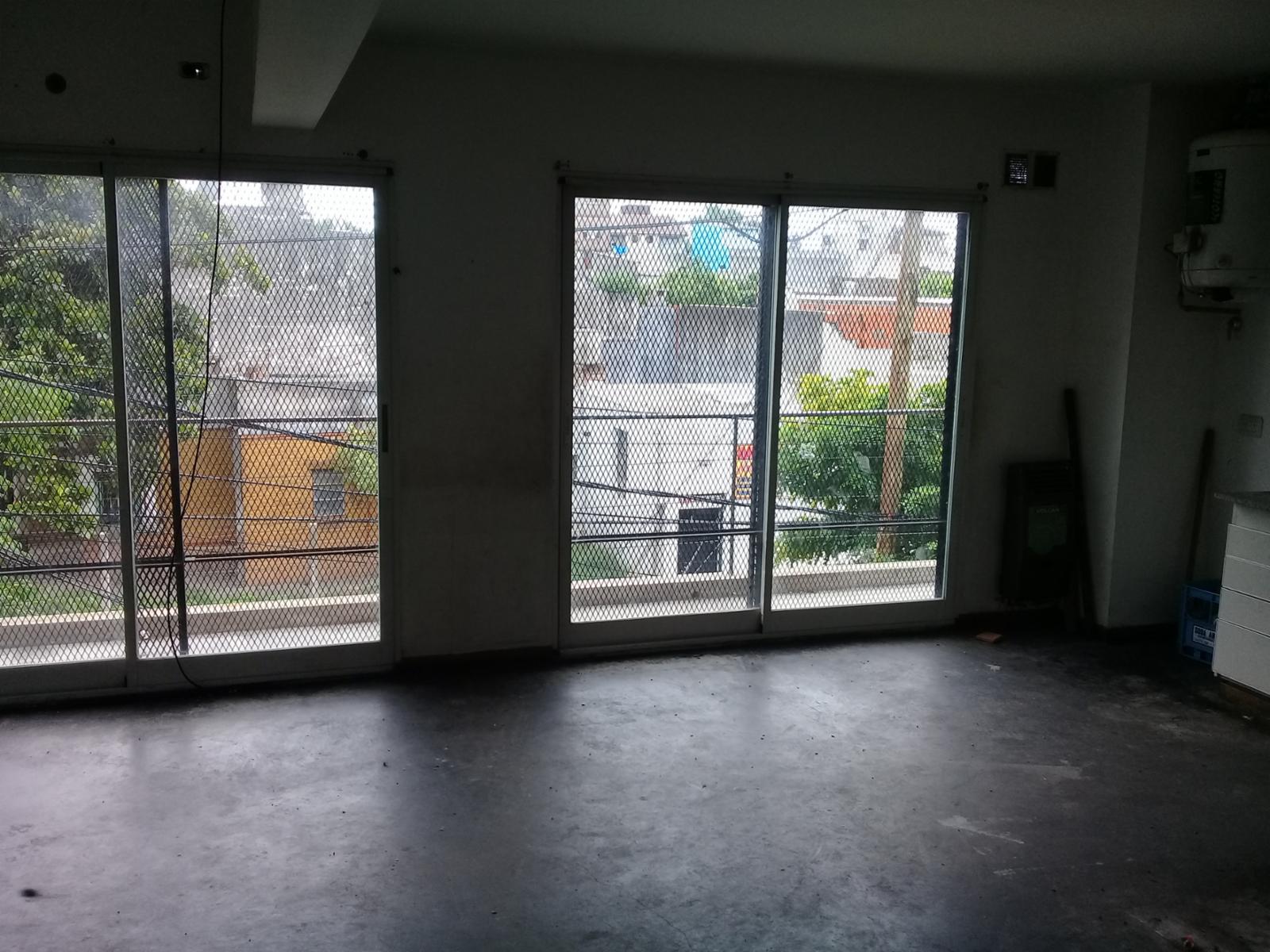 EXCELENTE DEPARTAMENTO DE 3 AMBIENTES AMPLIOS FRENTE A ESTACION.