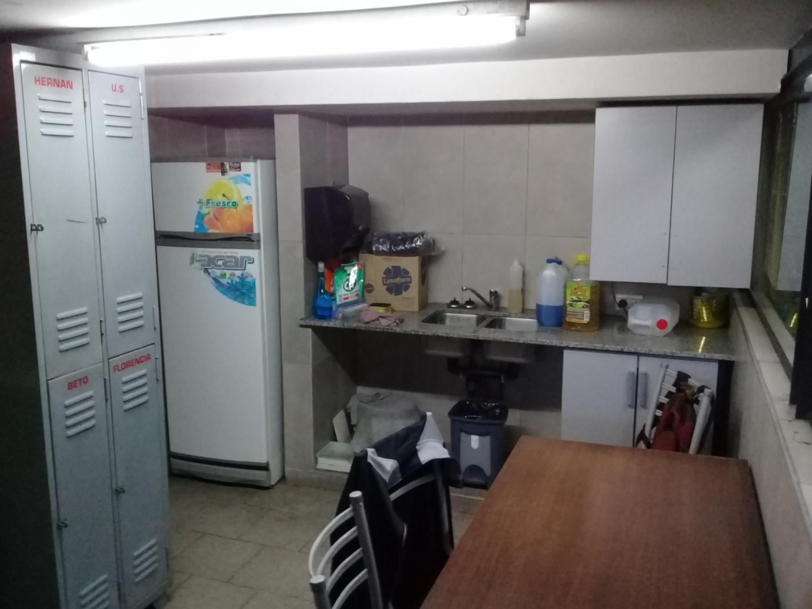 GALPON Y OFICINA CON CORTINA Y MONTACARGA — foto 3
