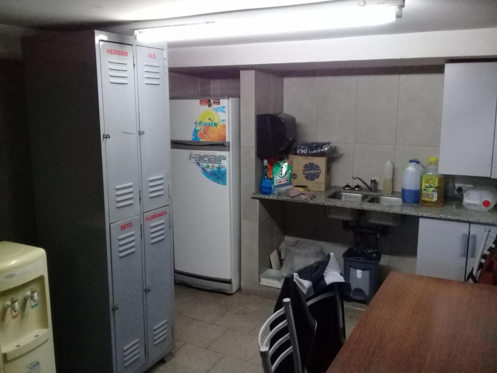 GALPON Y OFICINA CON CORTINA Y MONTACARGA — foto 4
