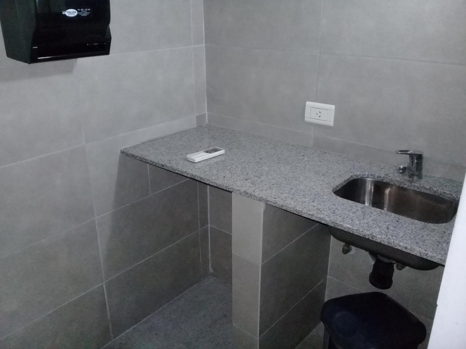 GALPON Y OFICINA CON CORTINA Y MONTACARGA — foto 14