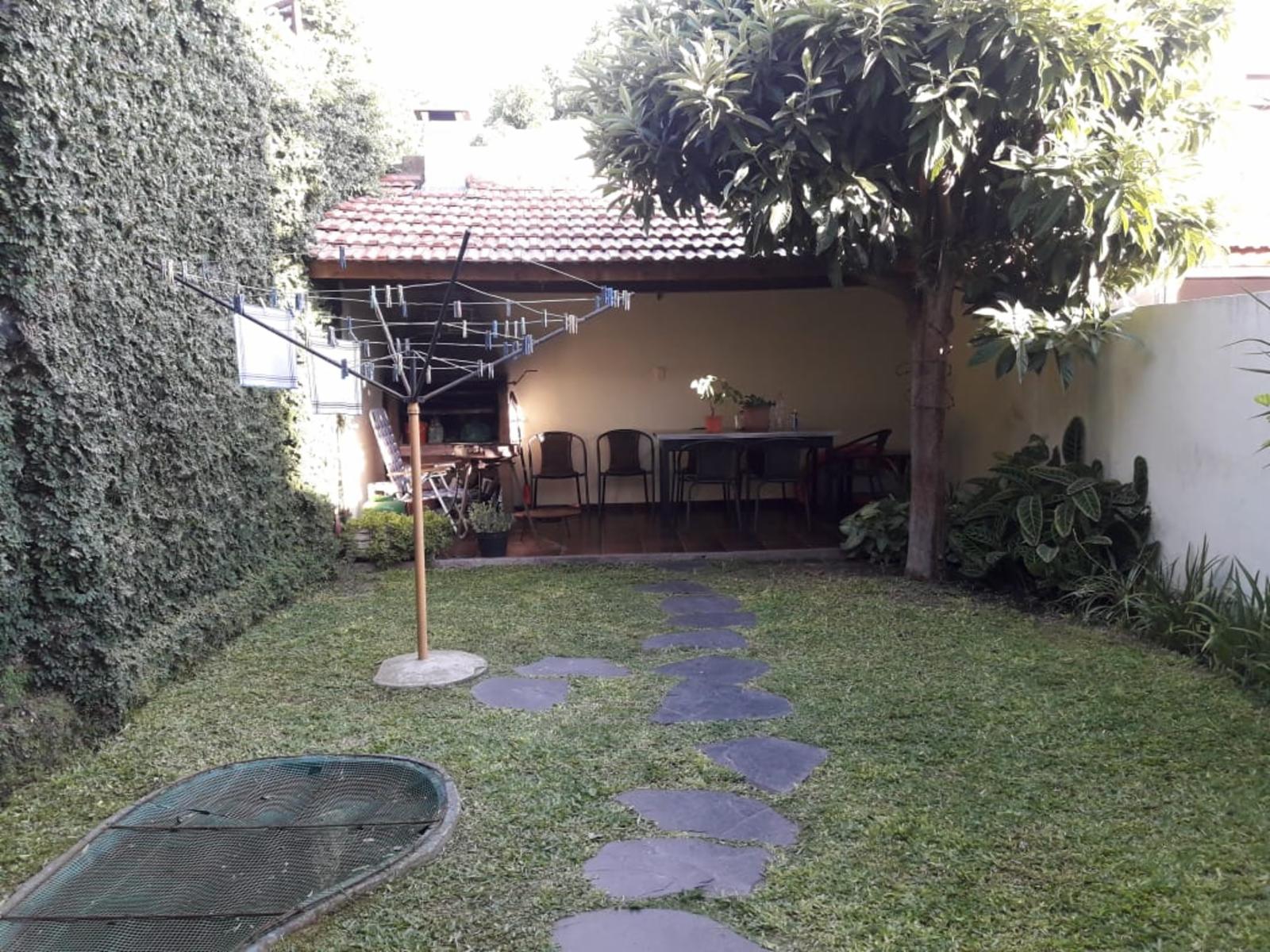 J.L.SUAREZ. DUPLEX 4 AMBIENTES, 3 DORMITORIOS, LIVING, COCINA-COMEDOR, 2 BAÑOS, LAVADERO, ALTILLO, ENTRADA PARA AUTO, FONDO LIBRE CON QUINCHO Y PARRILA — foto 5