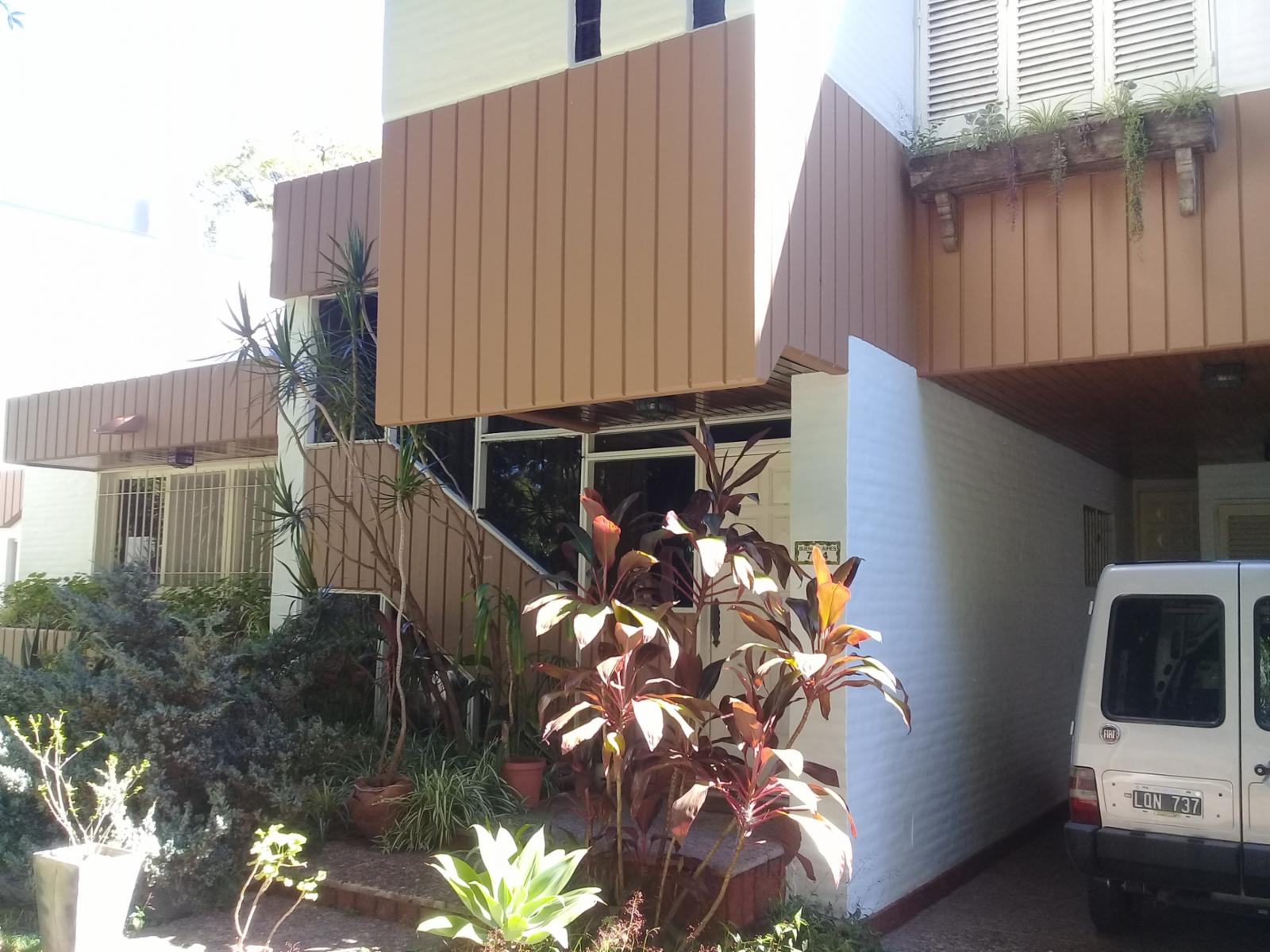 Excelente propiedad 5 amb en el barrio parque sur horeis con lote de 20 x 25 parque y pileta — foto 5