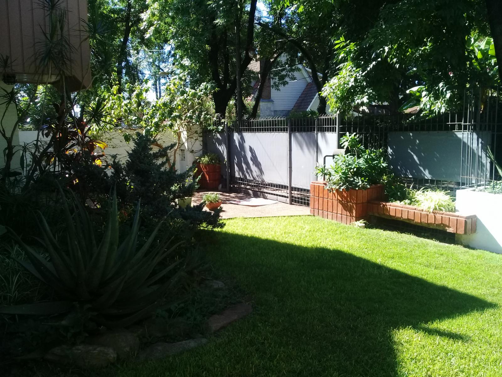 Excelente propiedad 5 amb en el barrio parque sur horeis con lote de 20 x 25 parque y pileta — foto 6
