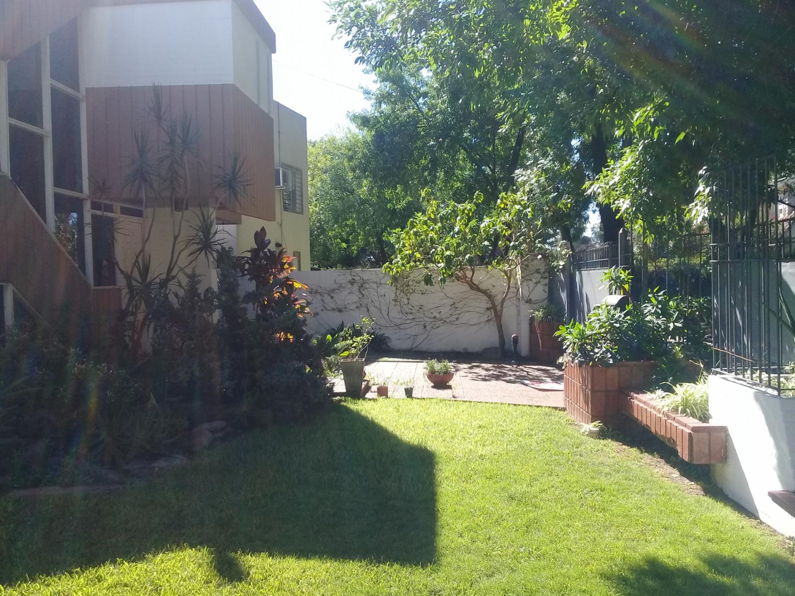 Excelente propiedad 5 amb en el barrio parque sur horeis con lote de 20 x 25 parque y pileta — foto 7