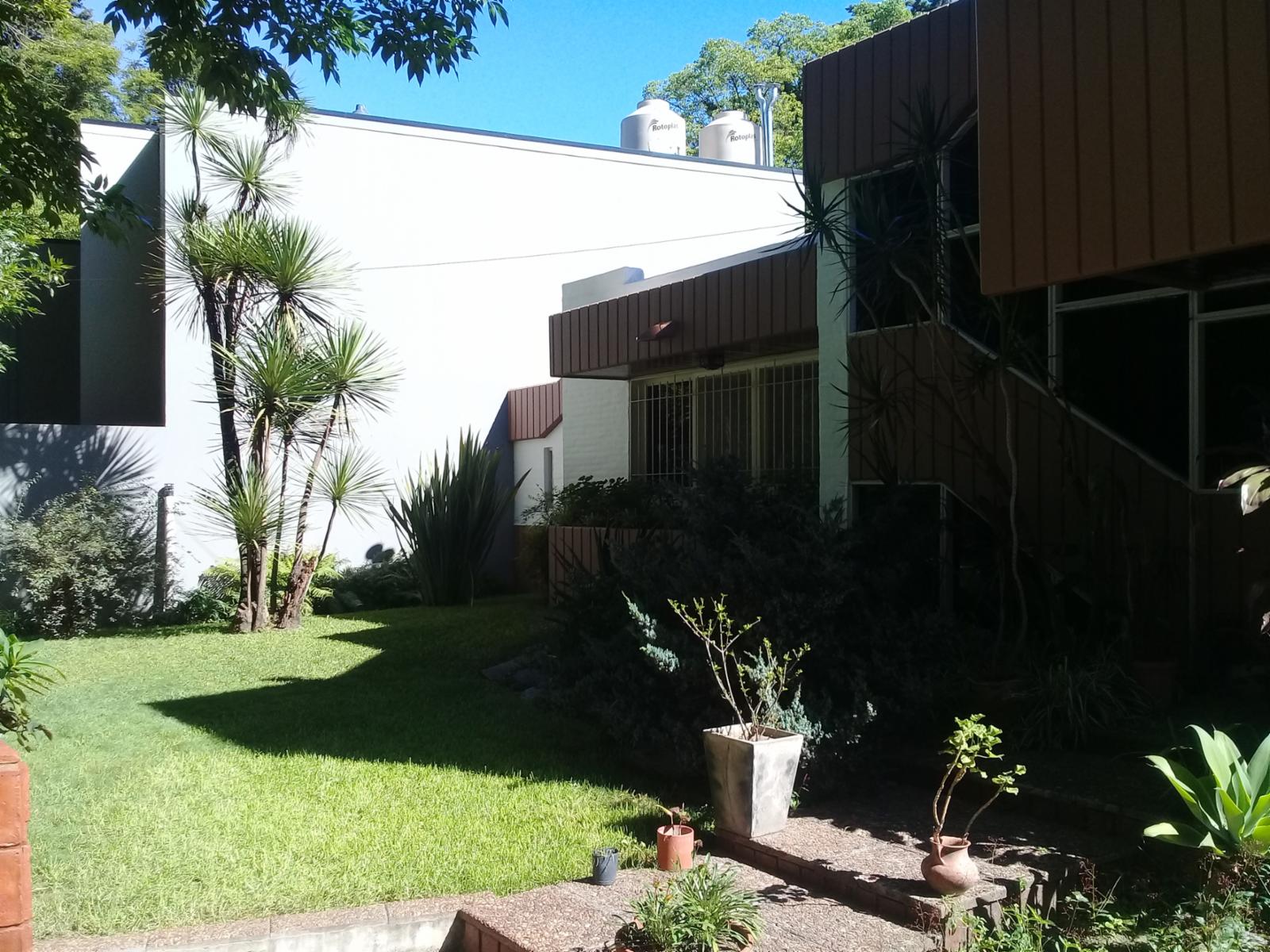Excelente propiedad 5 amb en el barrio parque sur horeis con lote de 20 x 25 parque y pileta — foto 8