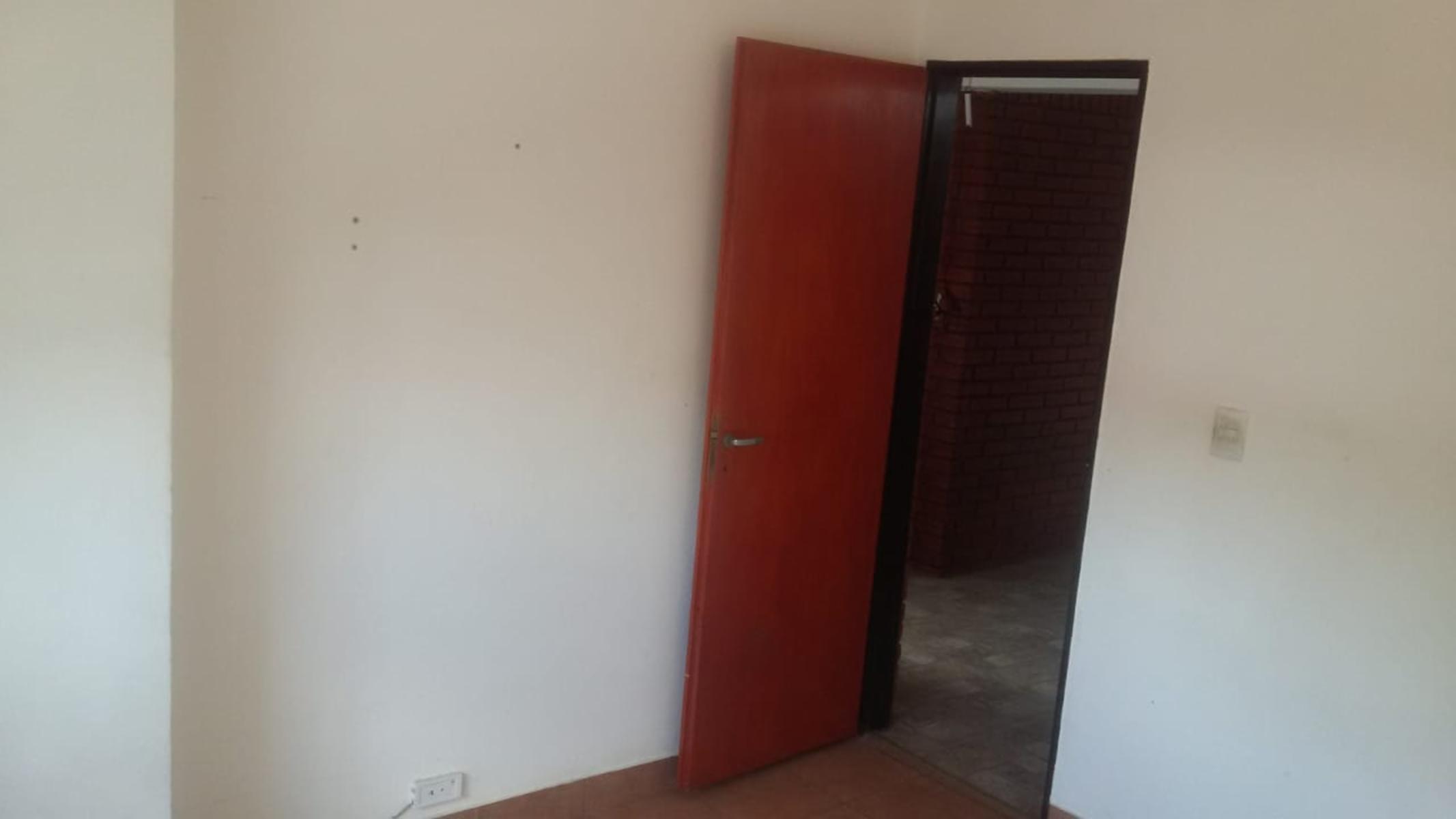 EXCELENTE DEPARTAMENTO 2 AMBIENTES - 3