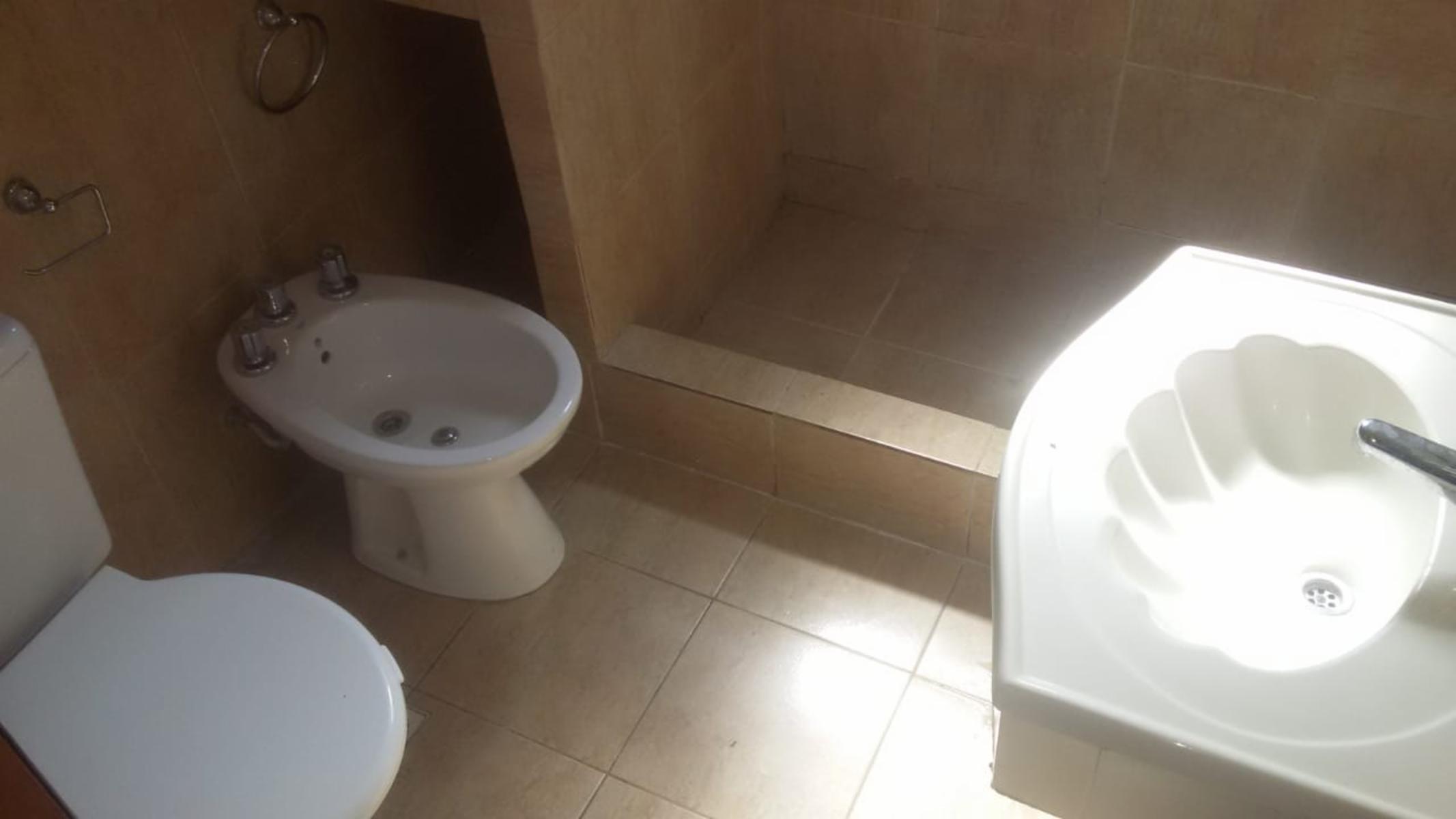 EXCELENTE DEPARTAMENTO 2 AMBIENTES - 10