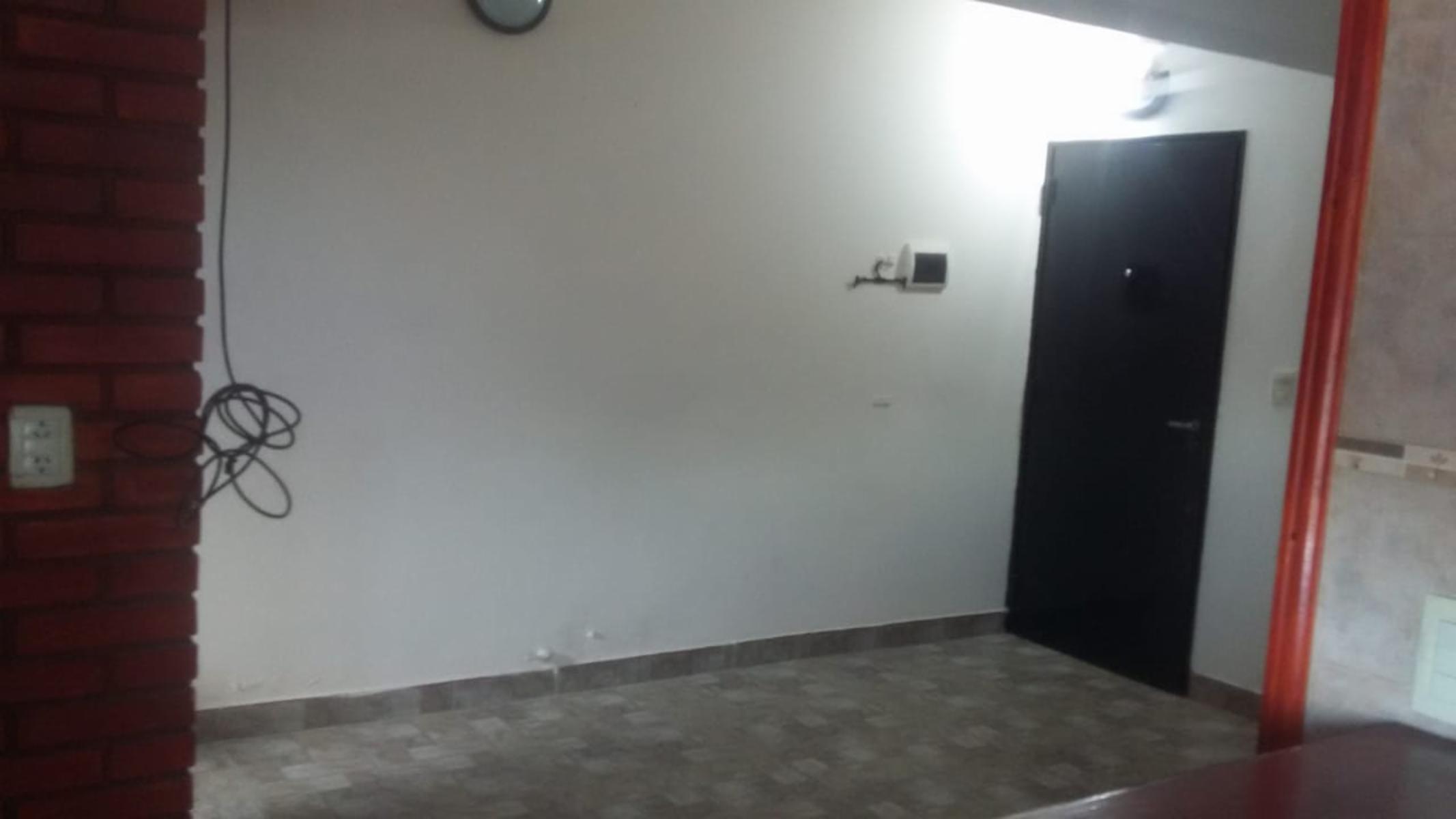 EXCELENTE DEPARTAMENTO 2 AMBIENTES - 12