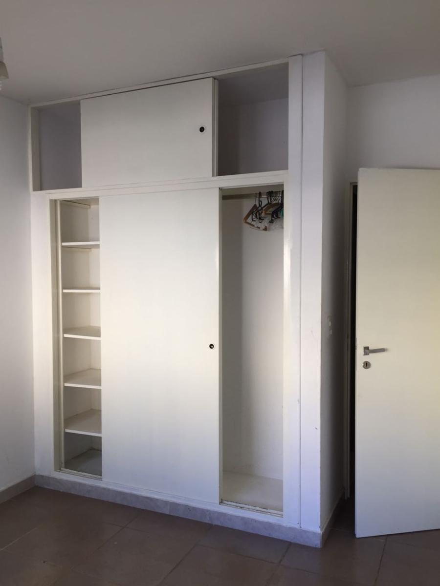 V.Ballester. Excelente dpto 2 ambientes, dormitorio con placard, cocina-comedor, baño y living. Garage cubierto, y pileta de natacion — foto 6