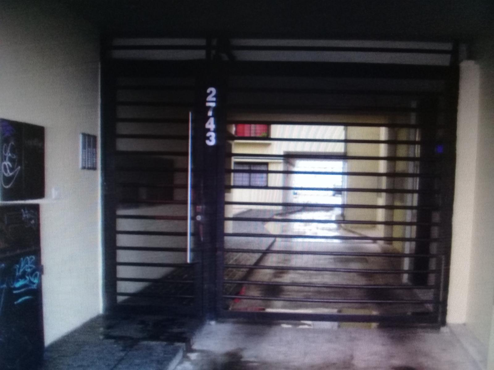 EXCELENTE COCHERA EN EDIFICIO EN SAN ANDRES - 1