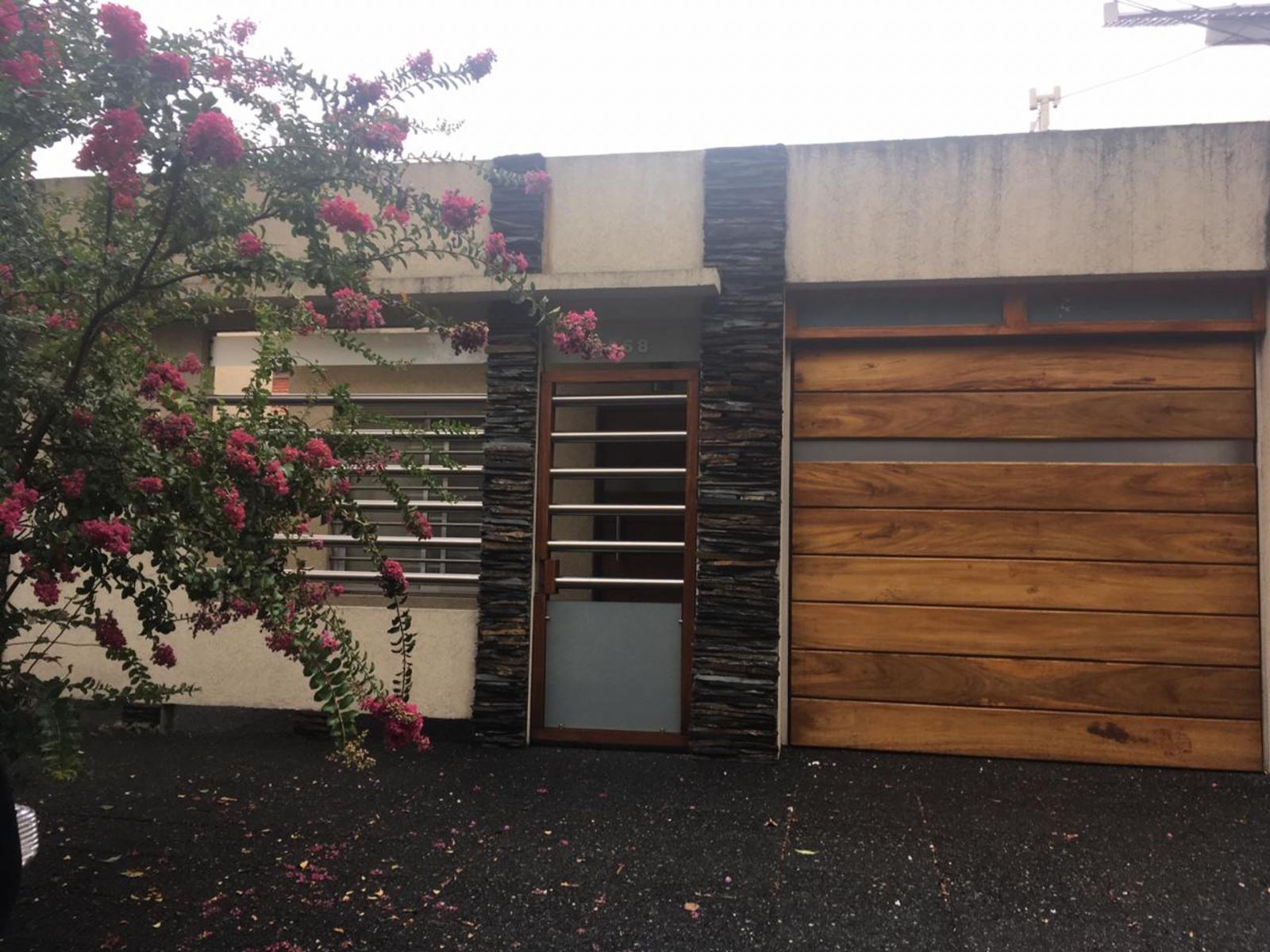 MALAVERT. CASA 4 AMBIENTES, 3 DORMITORIOS, COCINA-COMEDOR, LIVING, 2 BAÑOS, GARAGE, FONDO LIBRE, PILETA DE NATACIÓN Y QUINCHO