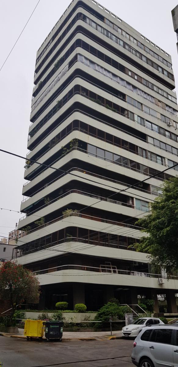 EXCELENTE PISO DE 5 AMBIENTES CON 3 COCHERAS. — foto 2