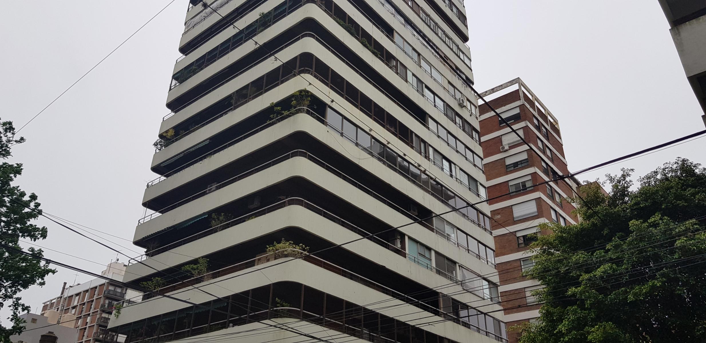 EXCELENTE PISO DE 5 AMBIENTES CON 3 COCHERAS. — foto 3