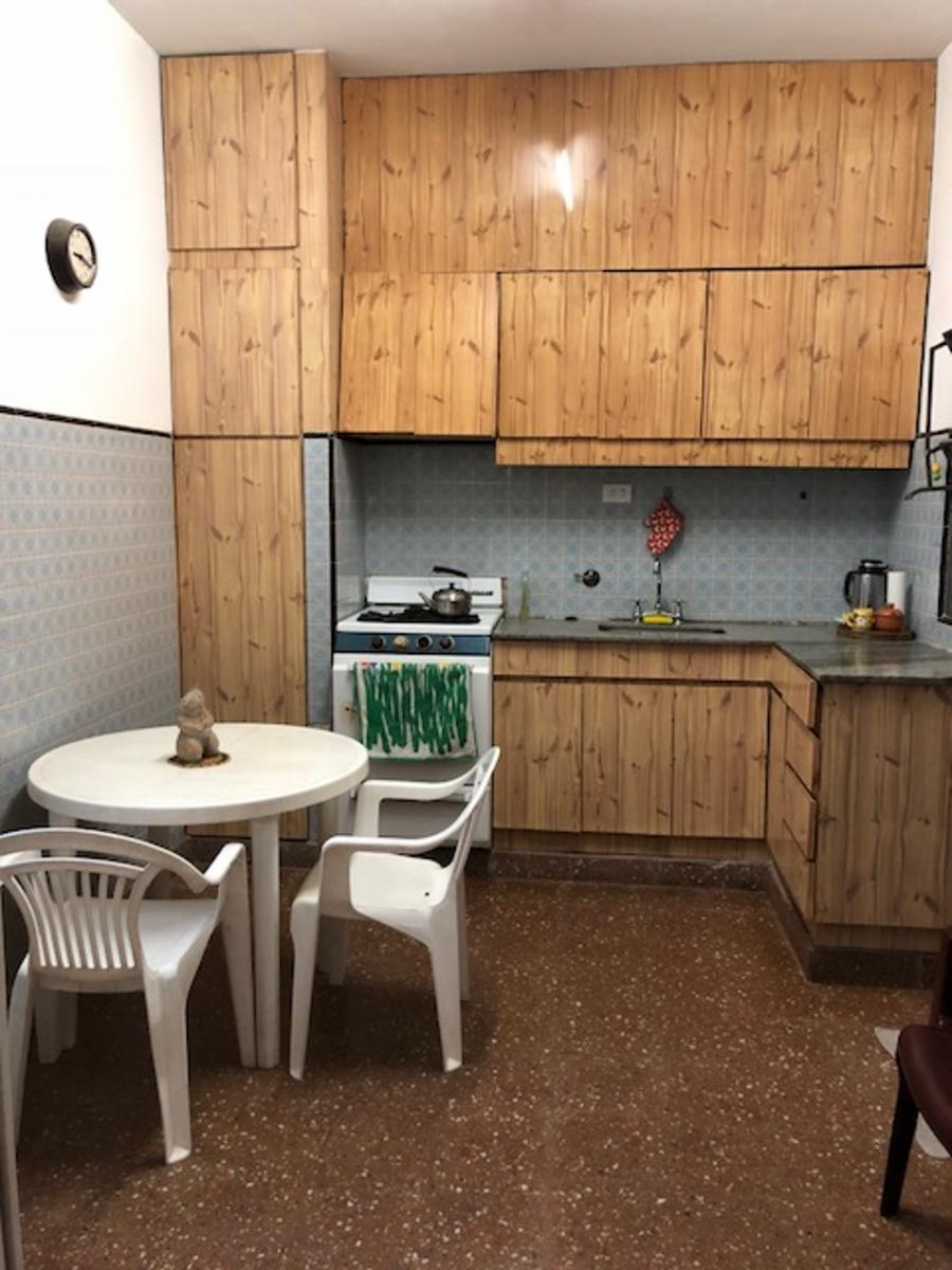 V.Ballester. Excelente casa 3 ambientes, 2 dormitorios, cocina-comedor, living, baño, lavadero, patio, terraza, cochera .Impecable estado lista para habitar. Apta para construir en planta alta — foto 4