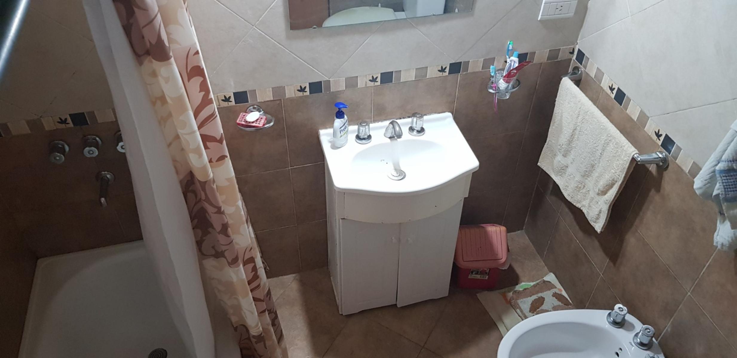 MUY BUEN DEPARTAMENTO DE 2 AMBIENTES EN BUENA UBICACION