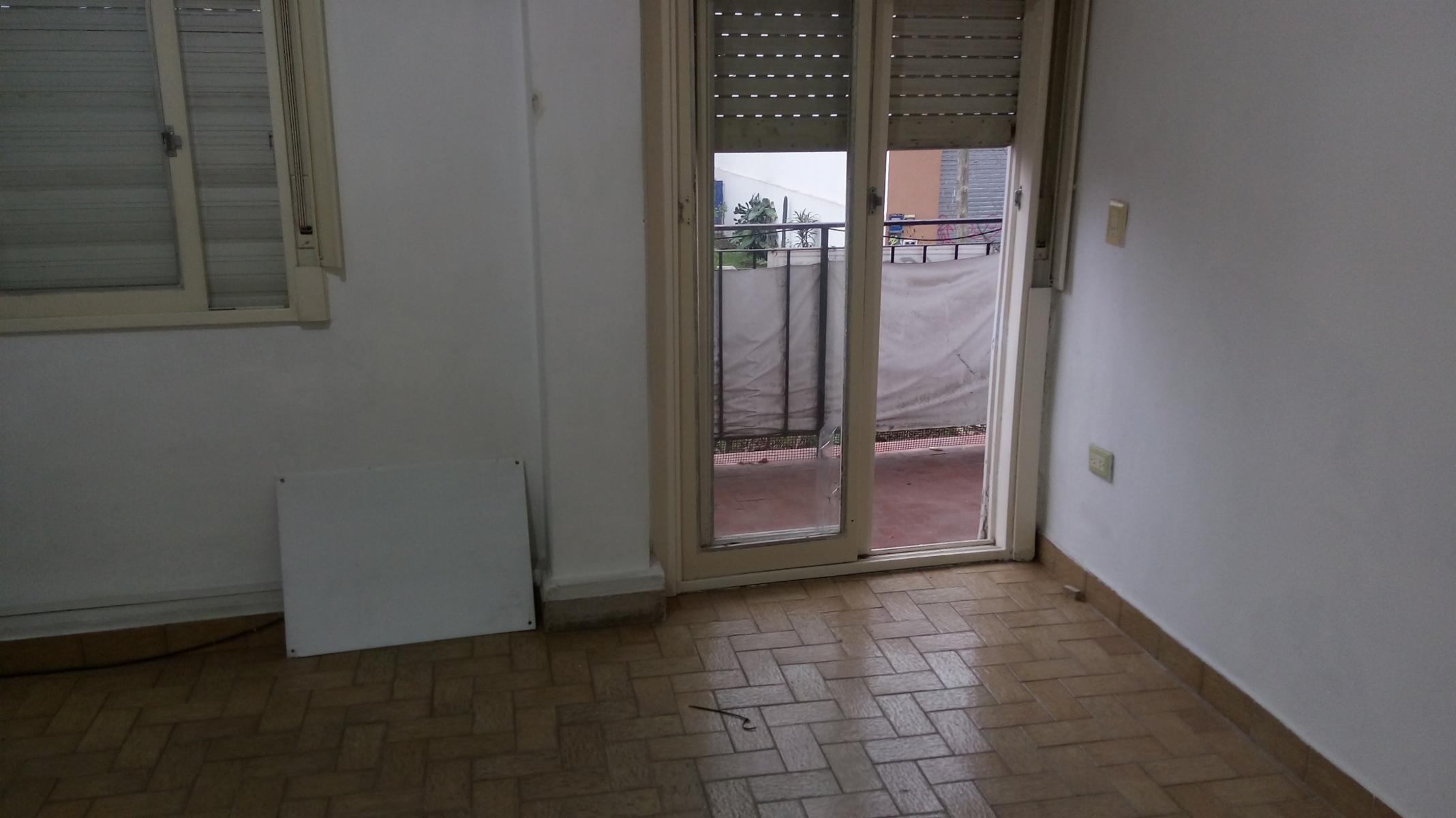 CHILAVERT. MITRE Y RECONQUISTA DPTO 2 AMBIENTES, DORMITORIO CON PLACARD, COCINA,COMEDOR, BAÑO, BALCÓN AL FRENTE — foto 4