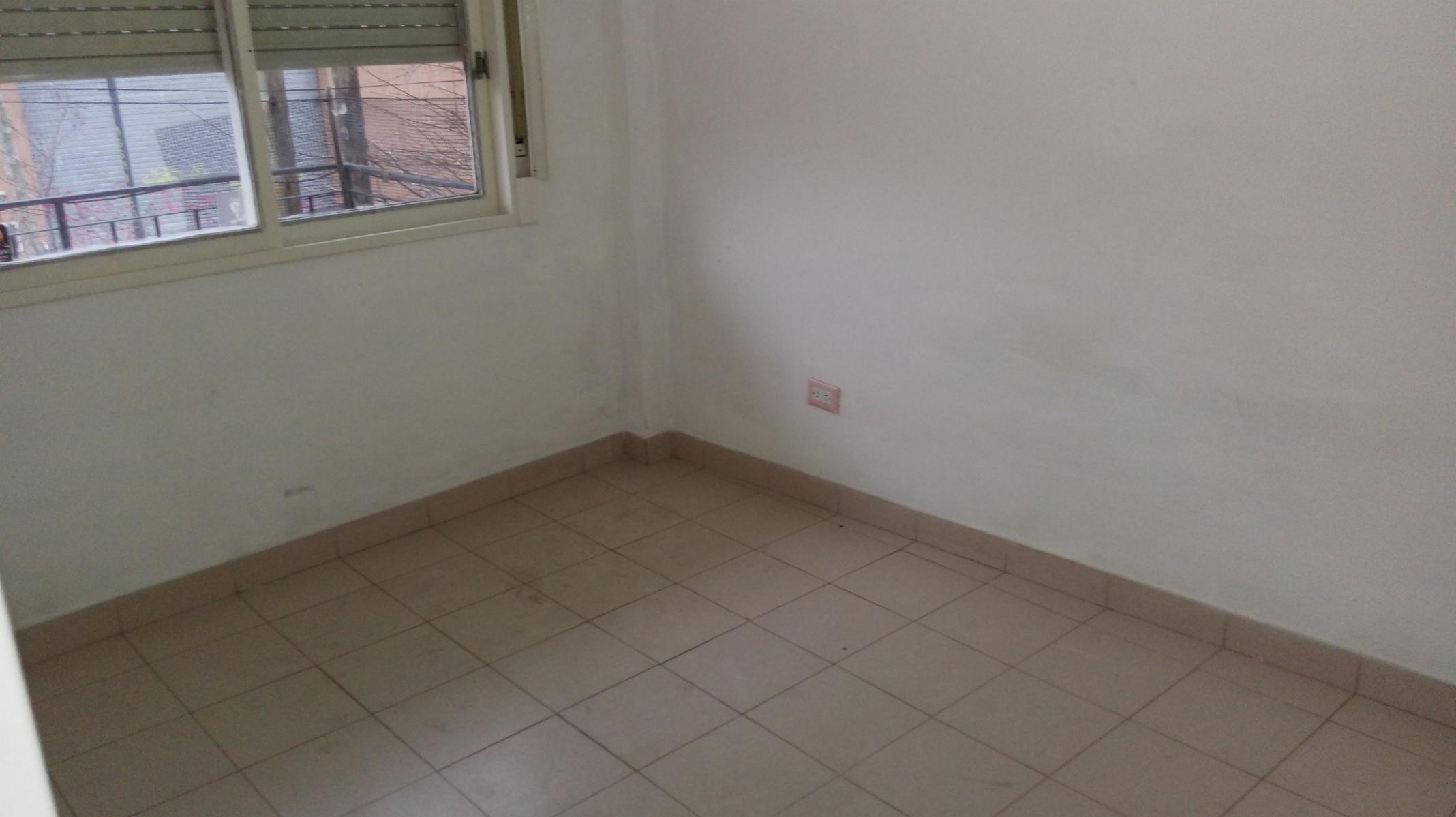 CHILAVERT. MITRE Y RECONQUISTA DPTO 2 AMBIENTES, DORMITORIO CON PLACARD, COCINA,COMEDOR, BAÑO, BALCÓN AL FRENTE — foto 6