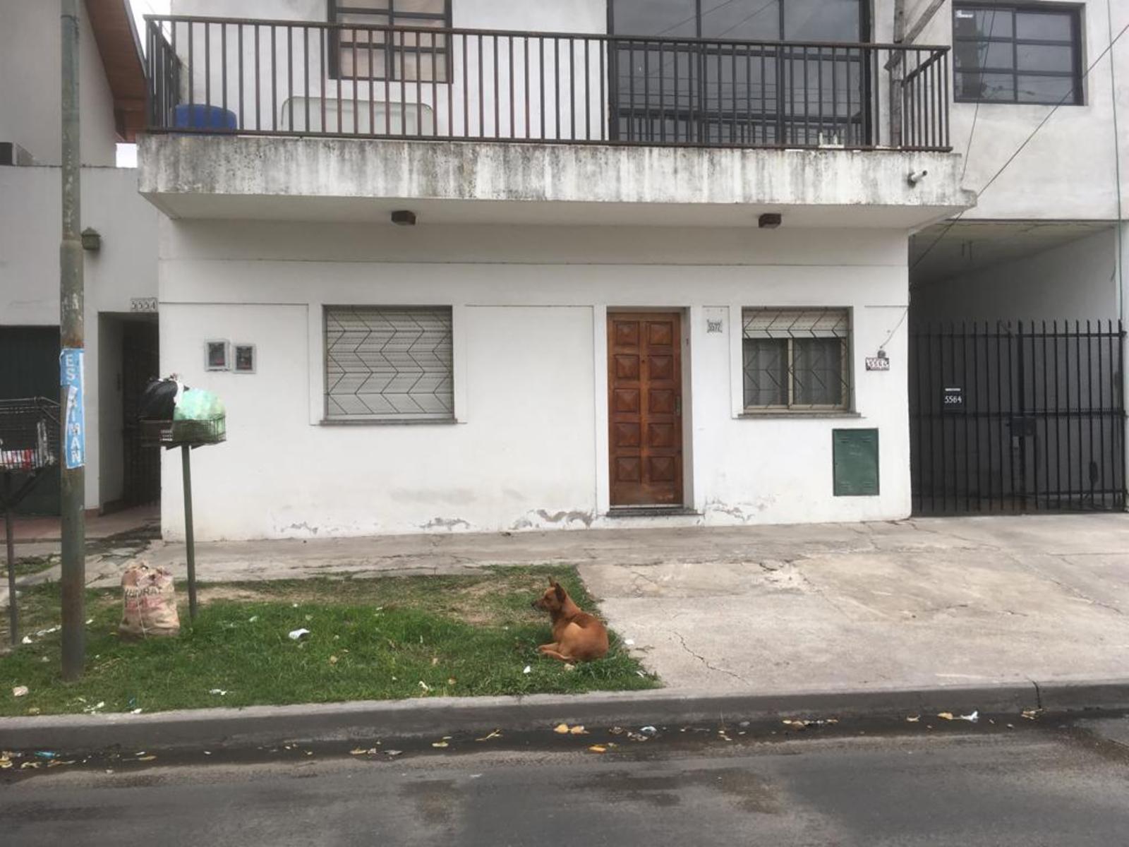 PH. FTE. 3 AMBIENTES, 2 DORMITORIOS COCINA, COMEDOR, BAÑO Y PATIO VENTA PORCENTAJE INDIVISO
