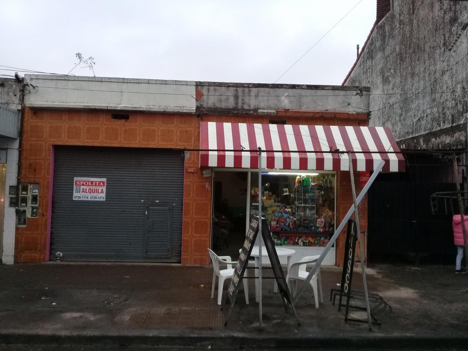 2 LOCALES Y FONDO LIBRE EN EXCELENTE UBICACION — foto 2