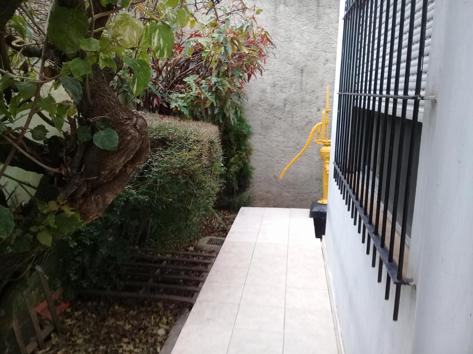 EXCELENTE PH FONDO DE 3 AMBIENTES CON PATIO Y FONDO