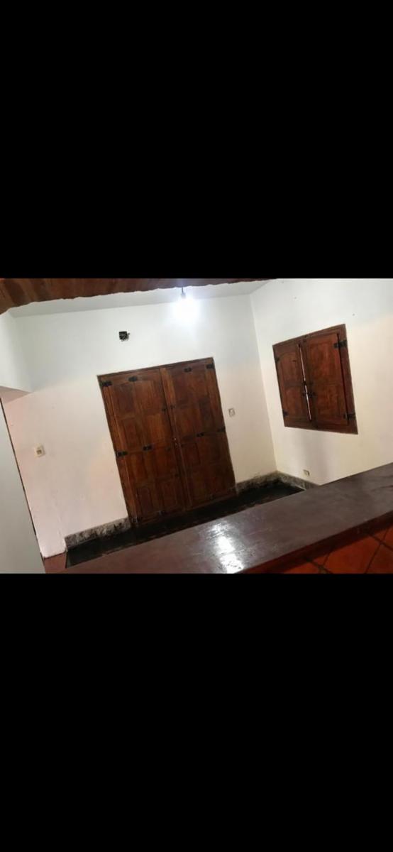 CASA EN LOTE PROPIO DE 3 AMB. CON JARDIN Y PATIO PROX. AV. MARQUEZ — foto 5
