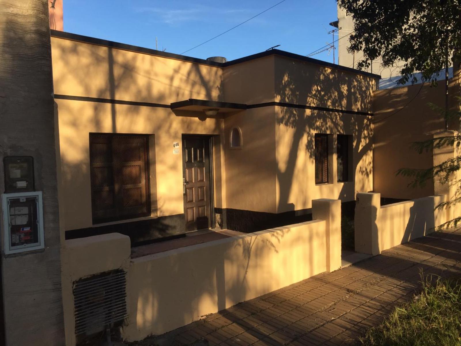 CASA EN LOTE PROPIO DE 3 AMB. CON JARDIN Y PATIO PROX. AV. MARQUEZ — foto 6