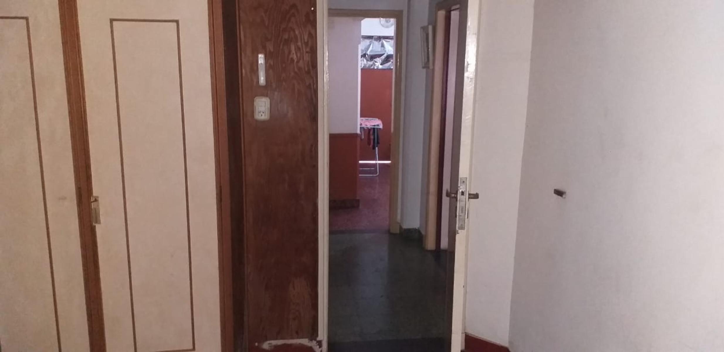 MUY BUENA CASA 4 AMB. EN ESQUINA, COCHERA, JARDIN, PATIO, GALERIA, GALPON, TERRAZA, EXCELENTE ESTADO Y UBICACION — foto 5