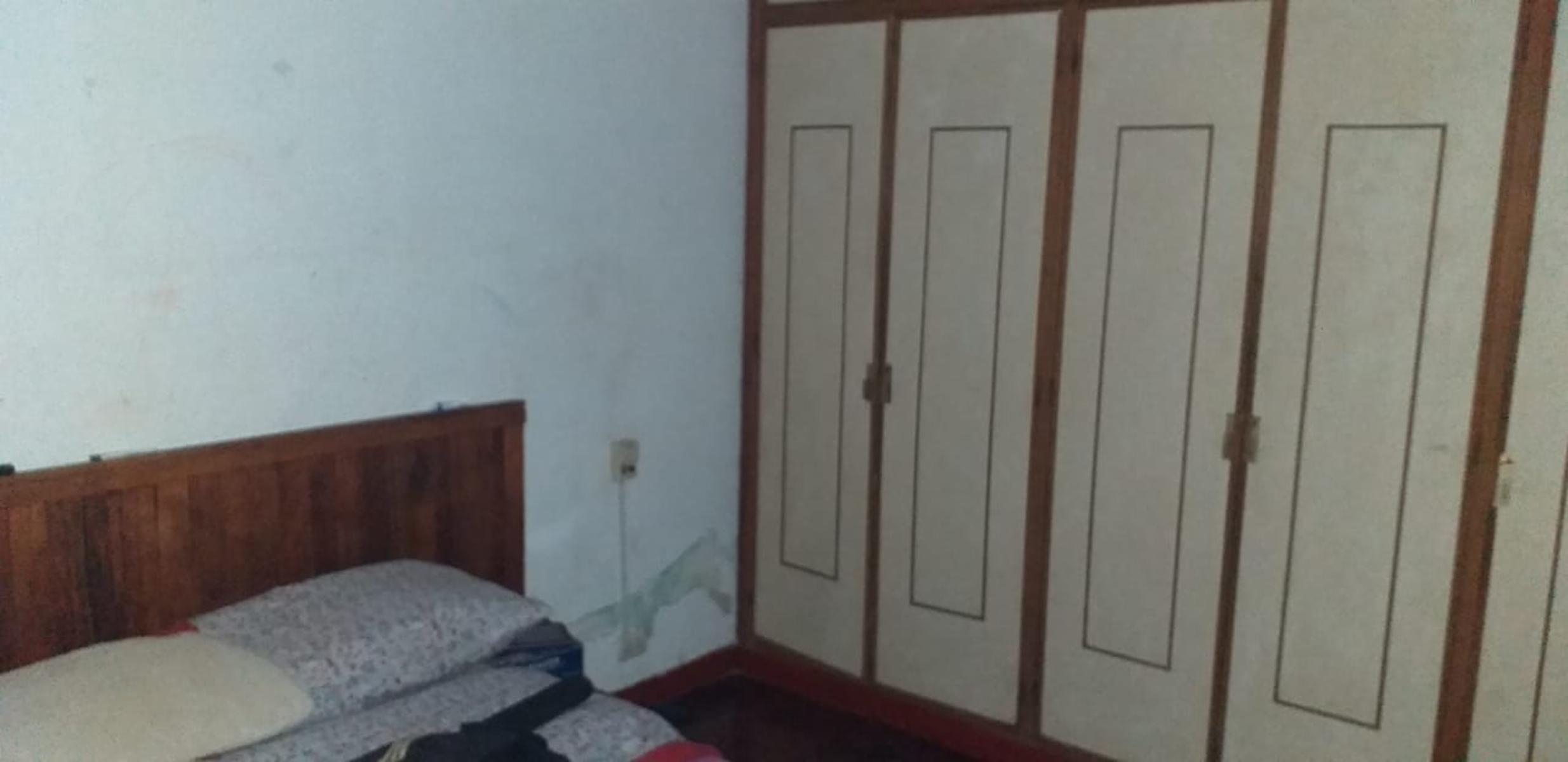 MUY BUENA CASA 4 AMB. EN ESQUINA, COCHERA, JARDIN, PATIO, GALERIA, GALPON, TERRAZA, EXCELENTE ESTADO Y UBICACION — foto 8