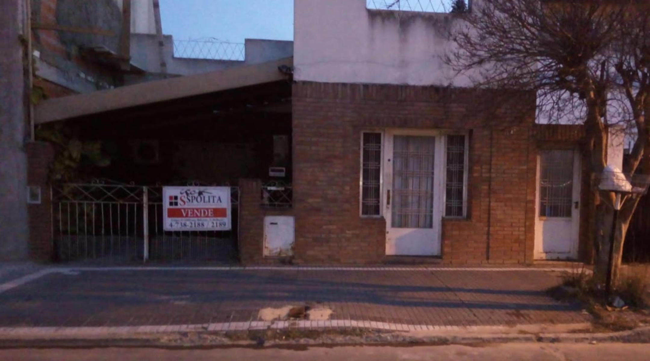 J.L.SUAREZ. NUÑEZ Y AV. MARQUEZ . CASA 3 AMBIENTES LOTE DE 8.66X35 , 2 DORMITORIOS, LIVING COCINA-COMEDOR, BAÑO, ENTRADA DE AUTO, PATIO, LAVADERO, FDO LIBRE