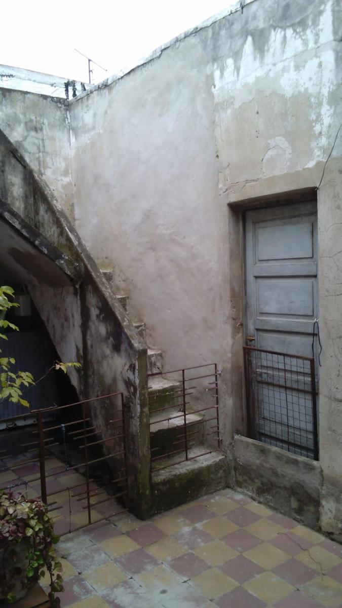 CASA MULTIFAMILIAR APTO 2 FAMILIAS EN LOTE DE 400 M2, E/AUTO, QUINCHO Y FONDO LIBRE — foto 2
