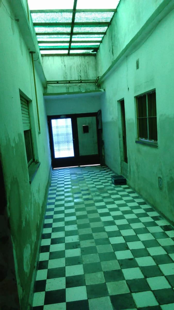 CASA MULTIFAMILIAR APTO 2 FAMILIAS EN LOTE DE 400 M2, E/AUTO, QUINCHO Y FONDO LIBRE — foto 3