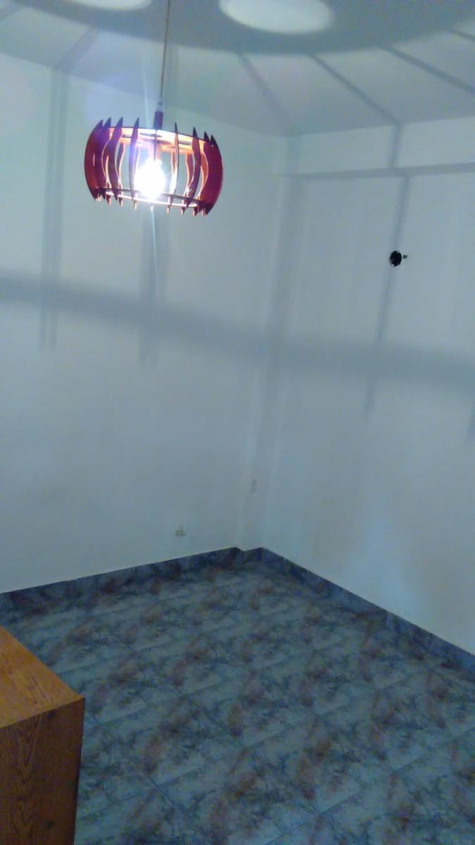 EXCELENTE CASA 3 AMBIENTES AMPLIOS, MAS DEPTO 2 AMB. APTO 2 FAMILIAS, ENTRADA DE AUTO PASANTE, GARAGE, PATIO CON LAVADERO Y PARRILLA FONDO LIBRE, TERRAZA — foto 5