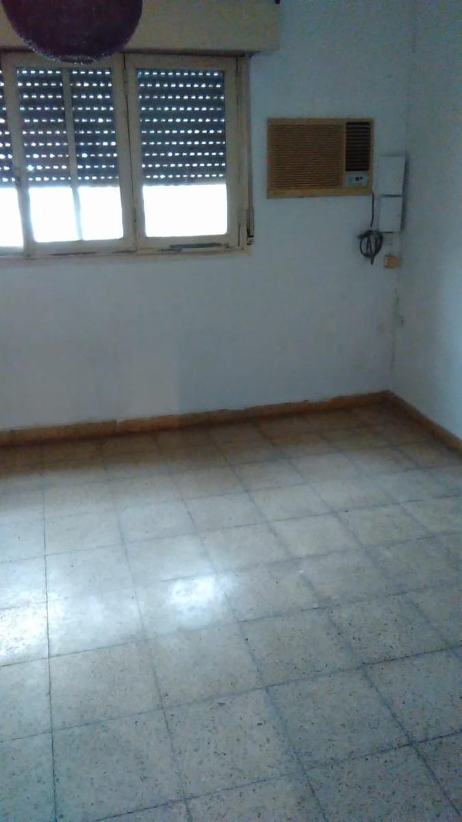 EXCELENTE CASA 3 AMBIENTES AMPLIOS, MAS DEPTO 2 AMB. APTO 2 FAMILIAS, ENTRADA DE AUTO PASANTE, GARAGE, PATIO CON LAVADERO Y PARRILLA FONDO LIBRE, TERRAZA — foto 8