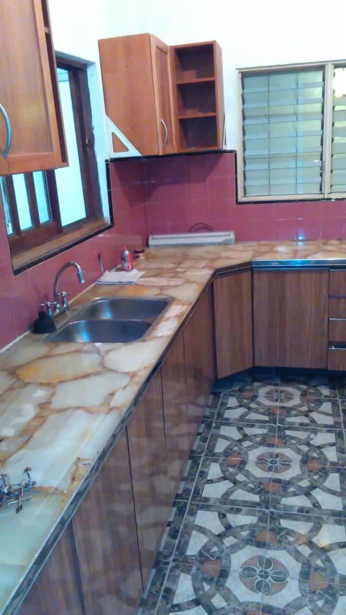 EXCELENTE CASA 3 AMBIENTES AMPLIOS, MAS DEPTO 2 AMB. APTO 2 FAMILIAS, ENTRADA DE AUTO PASANTE, GARAGE, PATIO CON LAVADERO Y PARRILLA FONDO LIBRE, TERRAZA — foto 14
