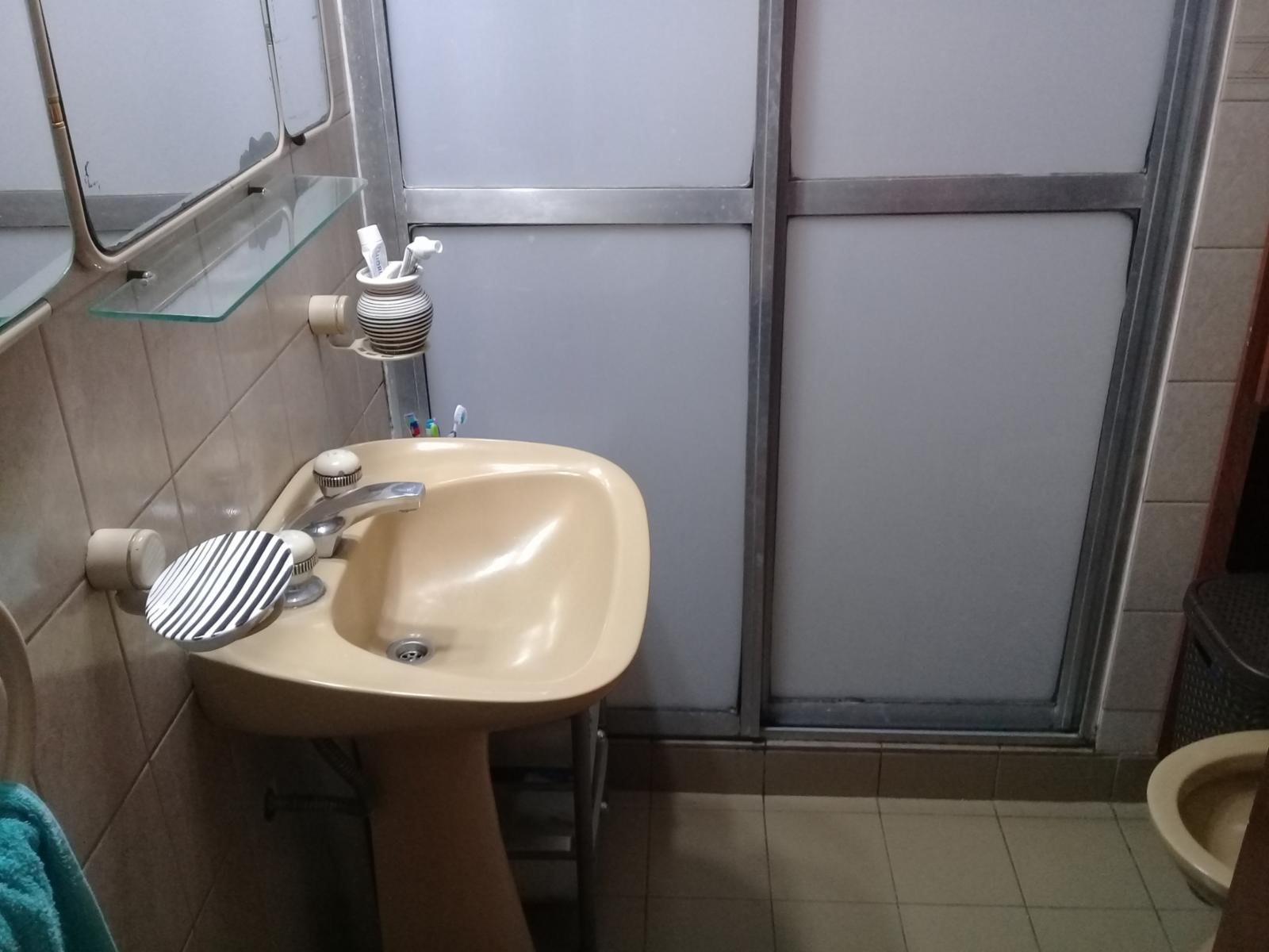 EXCELENTE CASA EN 2 PLANTAS ZONA CHILAVERT. — foto 12